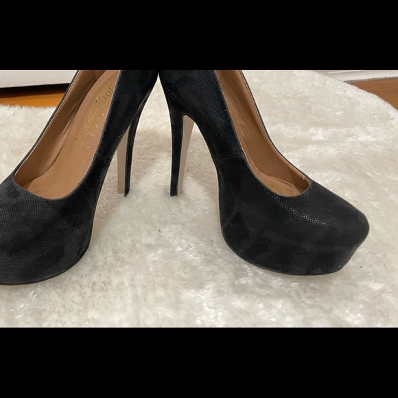 Heel Shoes - Picture 2 of 6